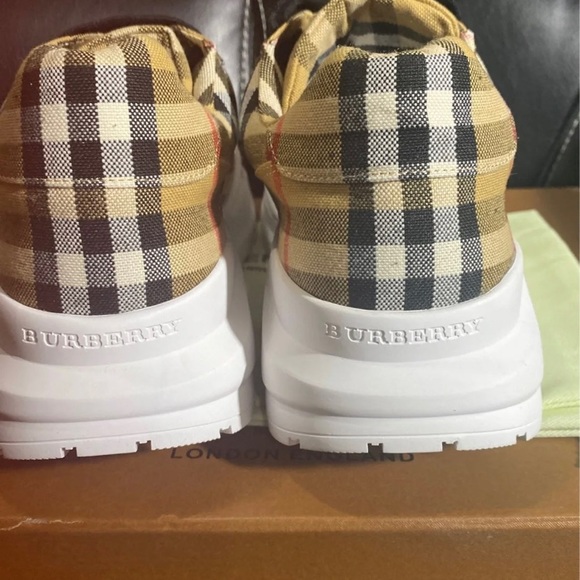 Burberry Vintage Sneakers - Picture 6 of 9